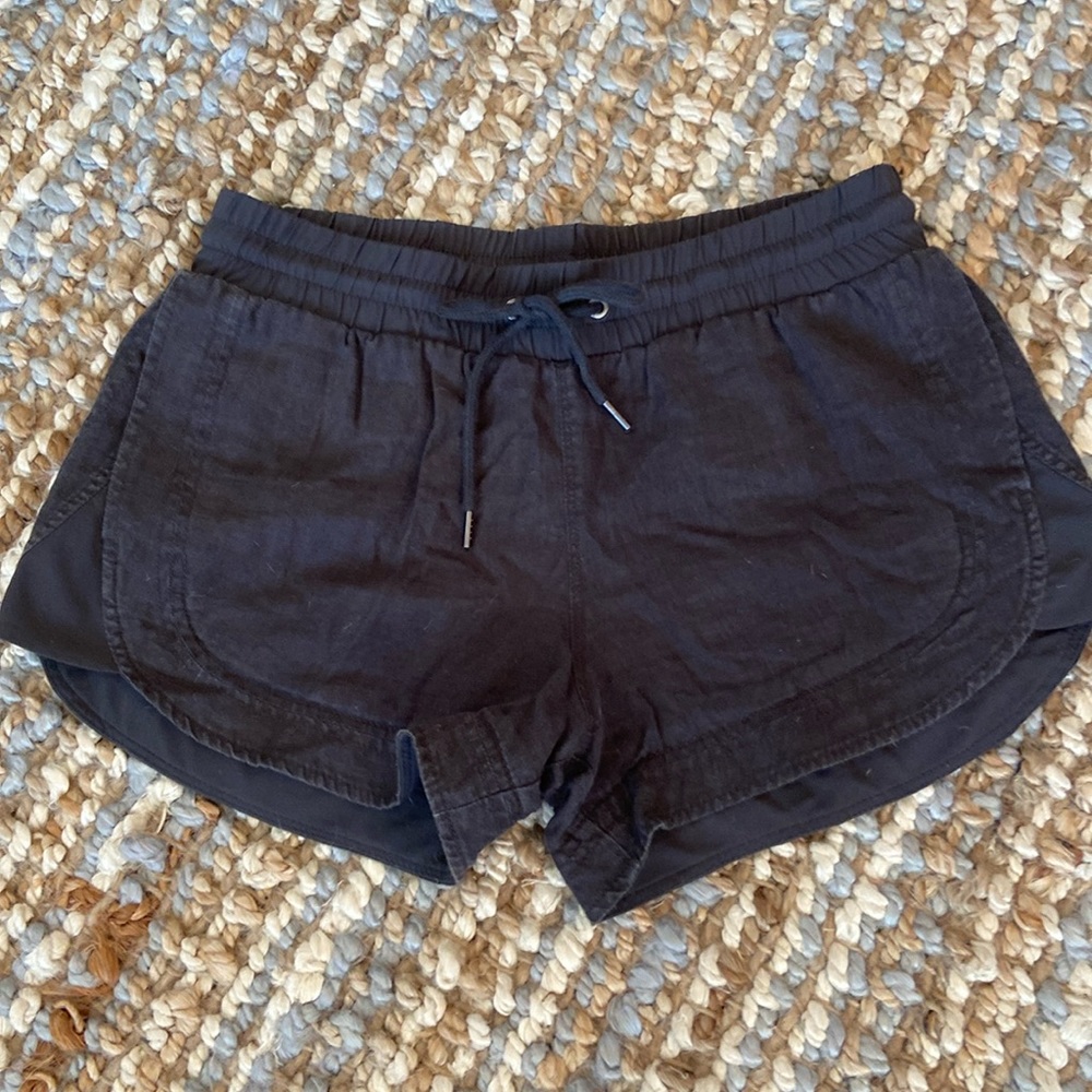 Athleta Beachside Bali Linen Shorts Size 4 Grey Linen